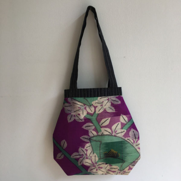Schultertasche Lila Kamelie – Bild 4