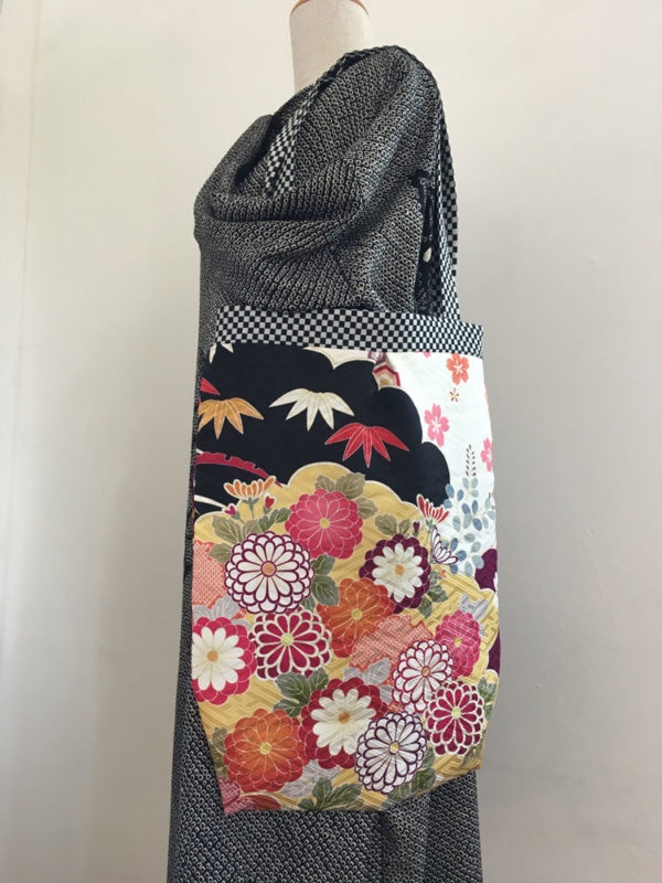 Schultertasche aus Festtagskimono