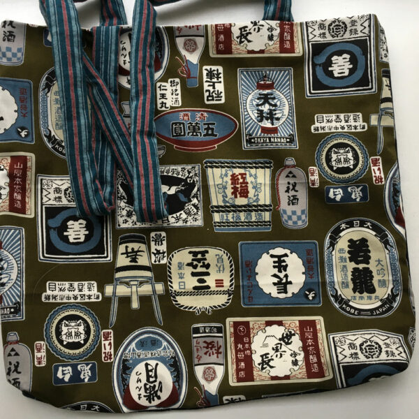 Zwei Taschen für die Kataloge