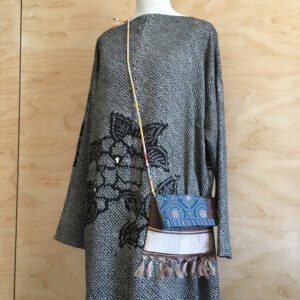 Zwei bunten Museumstaschen