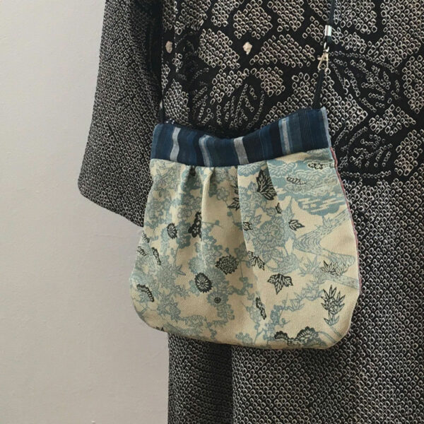 Schultertasche aus antikem Chirimen Komon – Bild 3